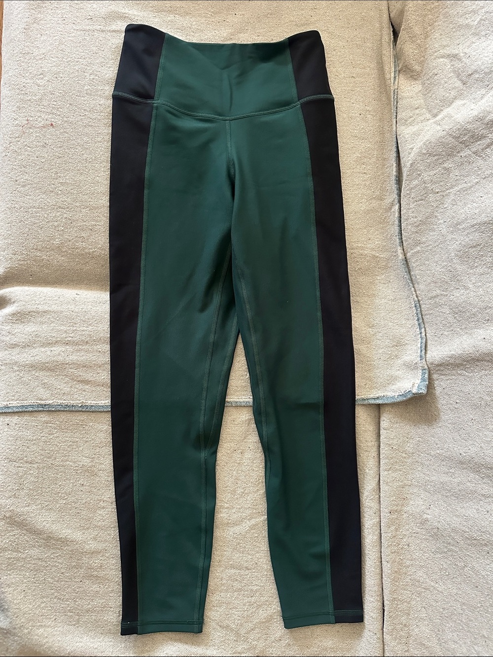 Abercrombie & Fitch YPB Green and Black High-Rise Colorblock Leggings